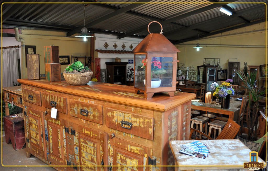 Detalhe cômoda Móveis em Madeira de Demolição Paragens de Minas